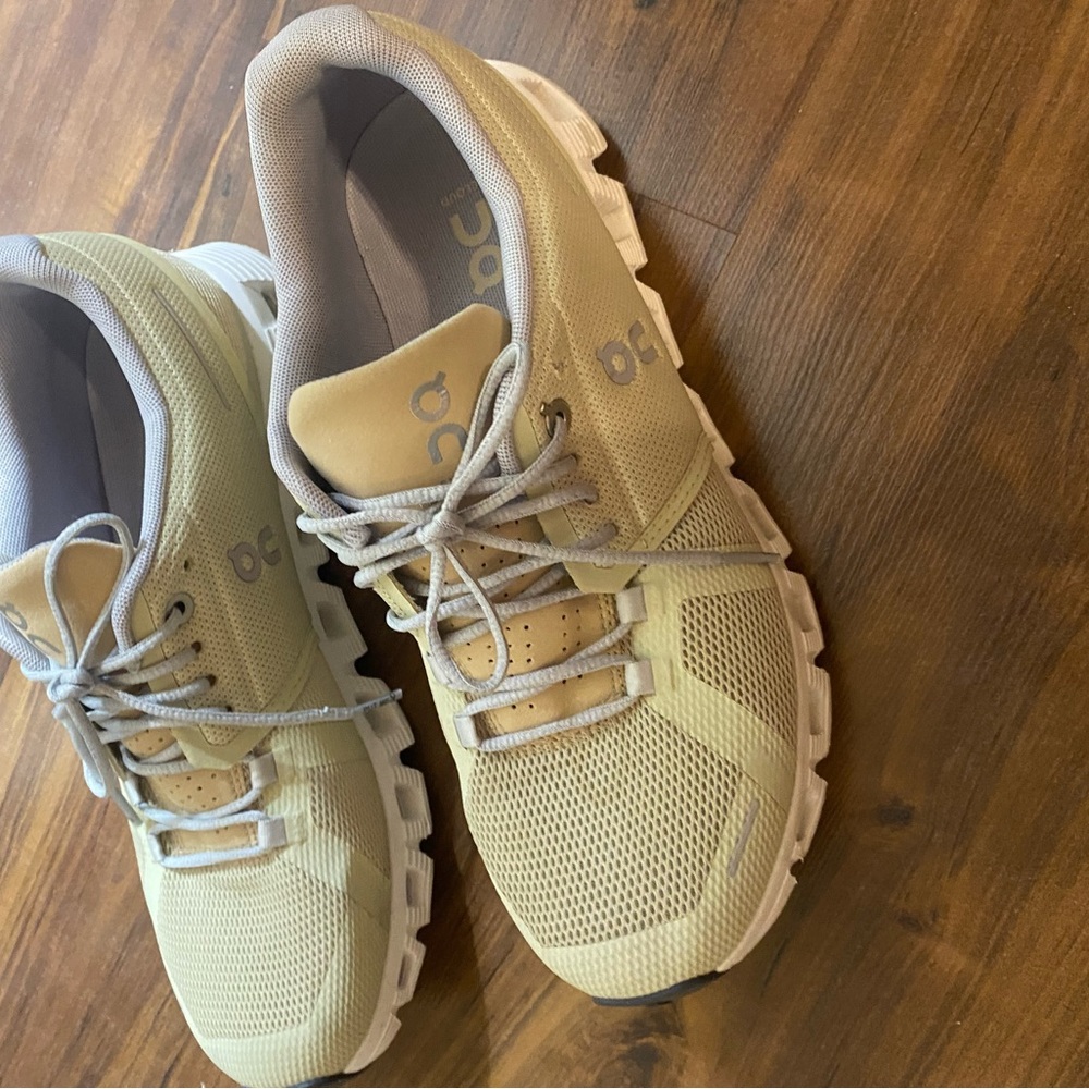 On Cloud 5 Women’s Athletic Sneakers
